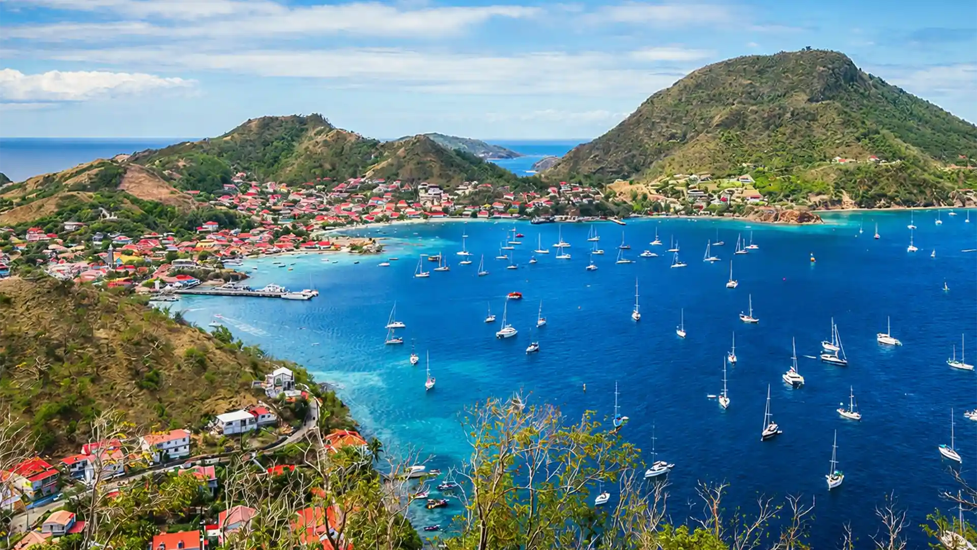 Baie des Saintes vue depuis le Fort Napoléon, panorama sur Terre-de-Haut en Guadeloupe