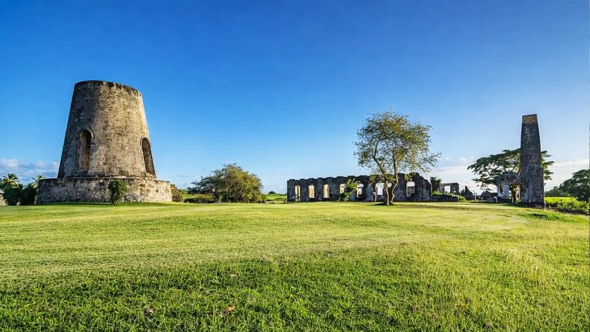 Visite guidée d’une ancienne sucrerie à Marie-Galante lors d’une excursion ou mini-croisière en Guadeloupe