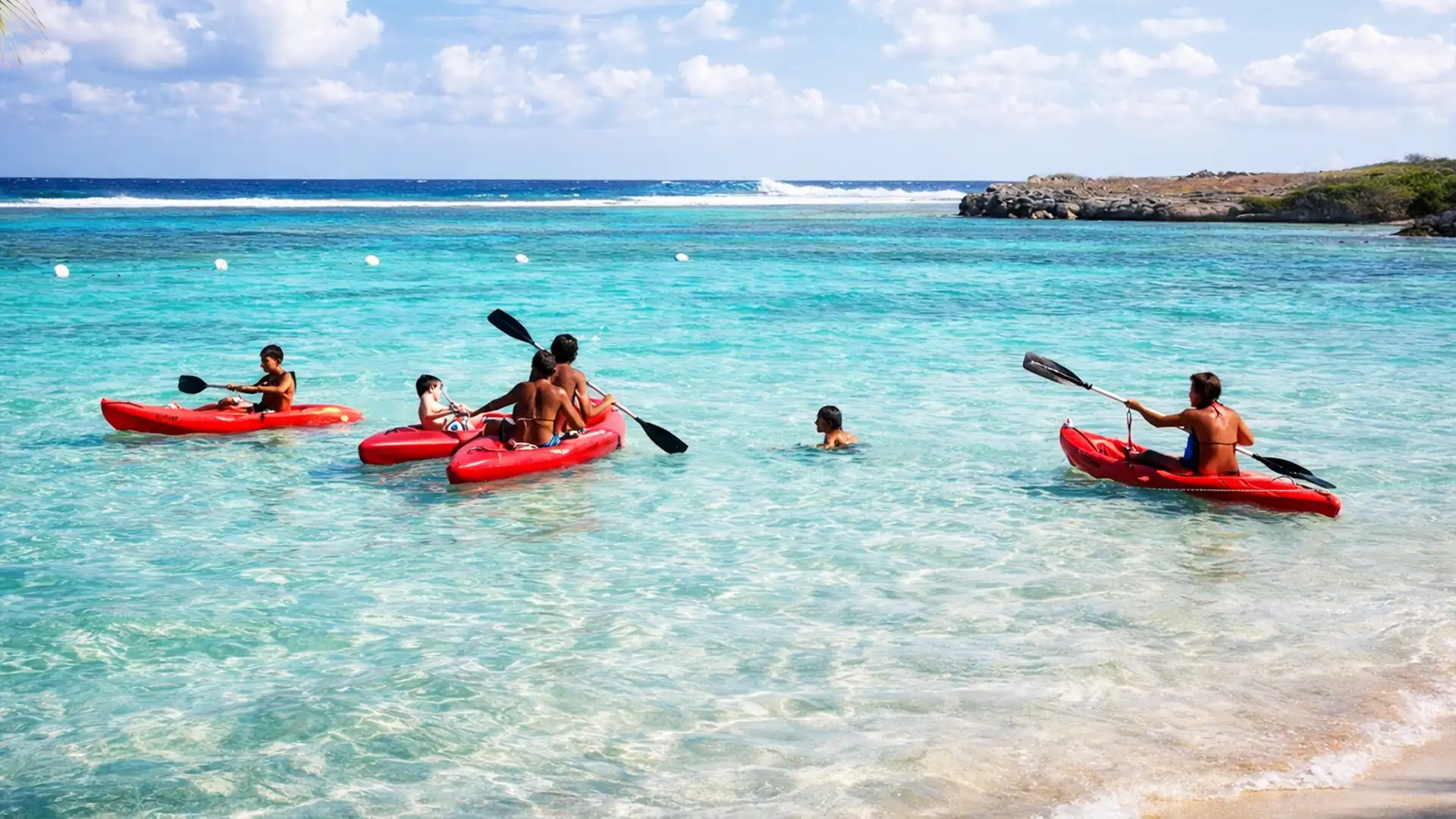Excursion en maxi-catamaran à moteur à Petite-Terre avec prêt de kayaks