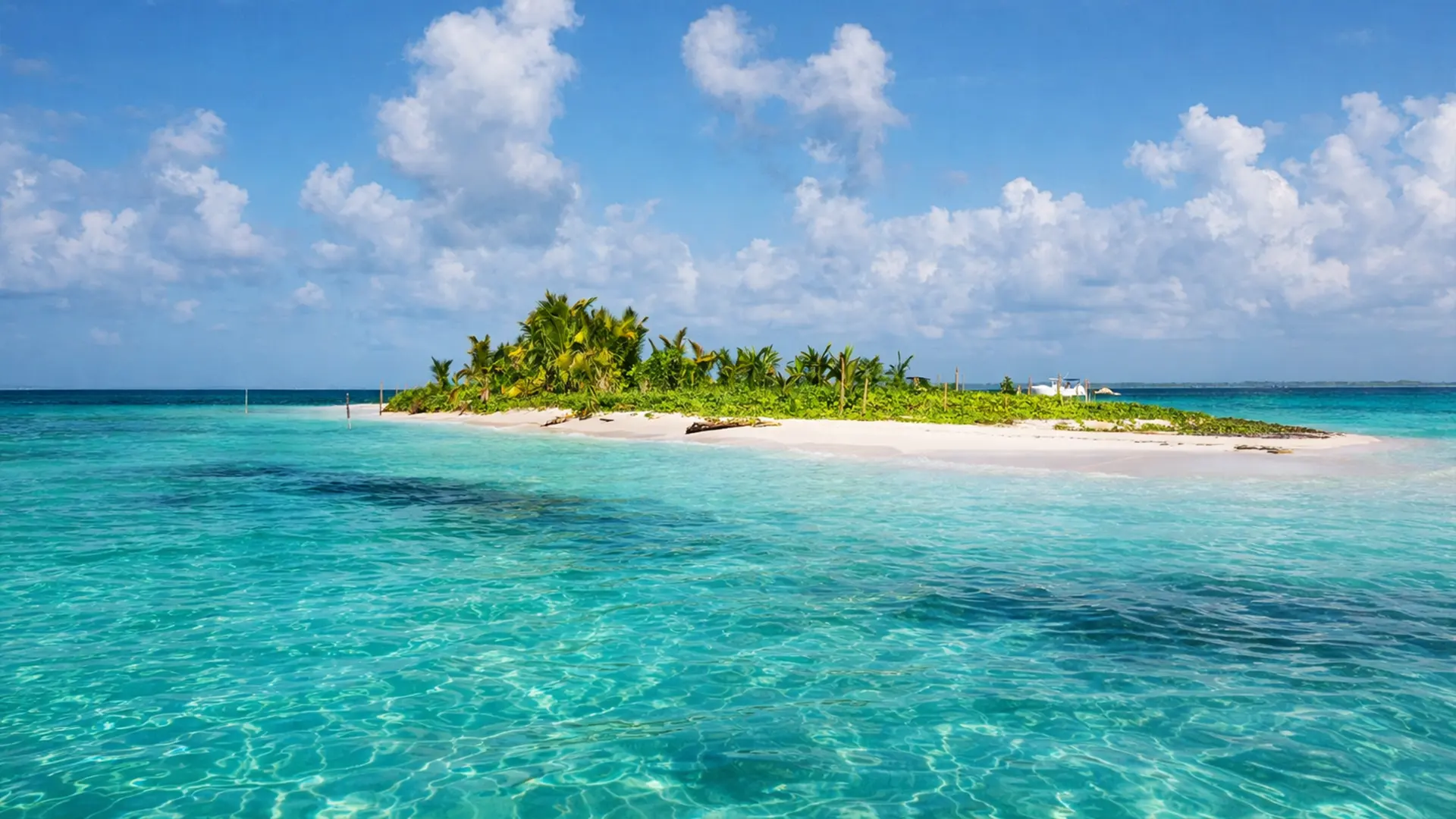 Îlet Caret dans le Grand Cul-de-Sac Marin en Guadeloupe, banc de sable et eau turquoise au cœur du Parc National