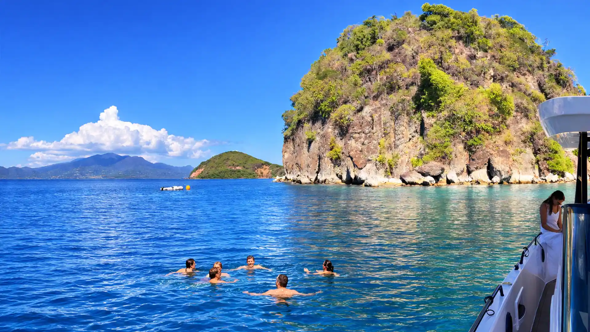 Excursion Les Saintes en speedboat avec baignade et snorkeling au Pain de Sucre en Guadeloupe