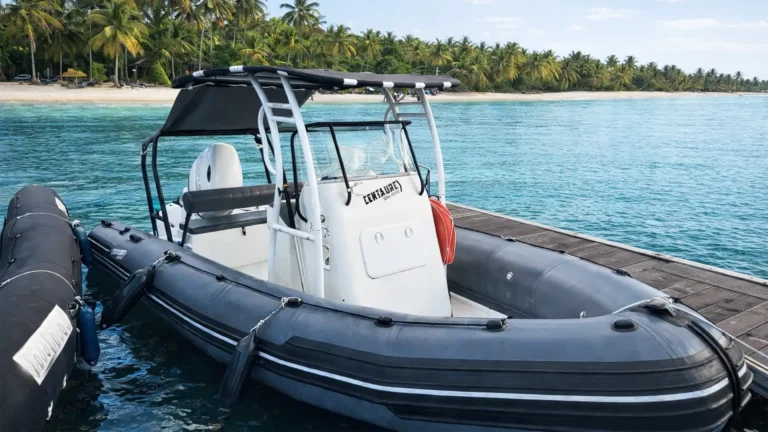 Location bateau semi-rigide Centaure 620 XL à Saint-François en Guadeloupe pour navigation vers Petite-Terre ou La Désirade