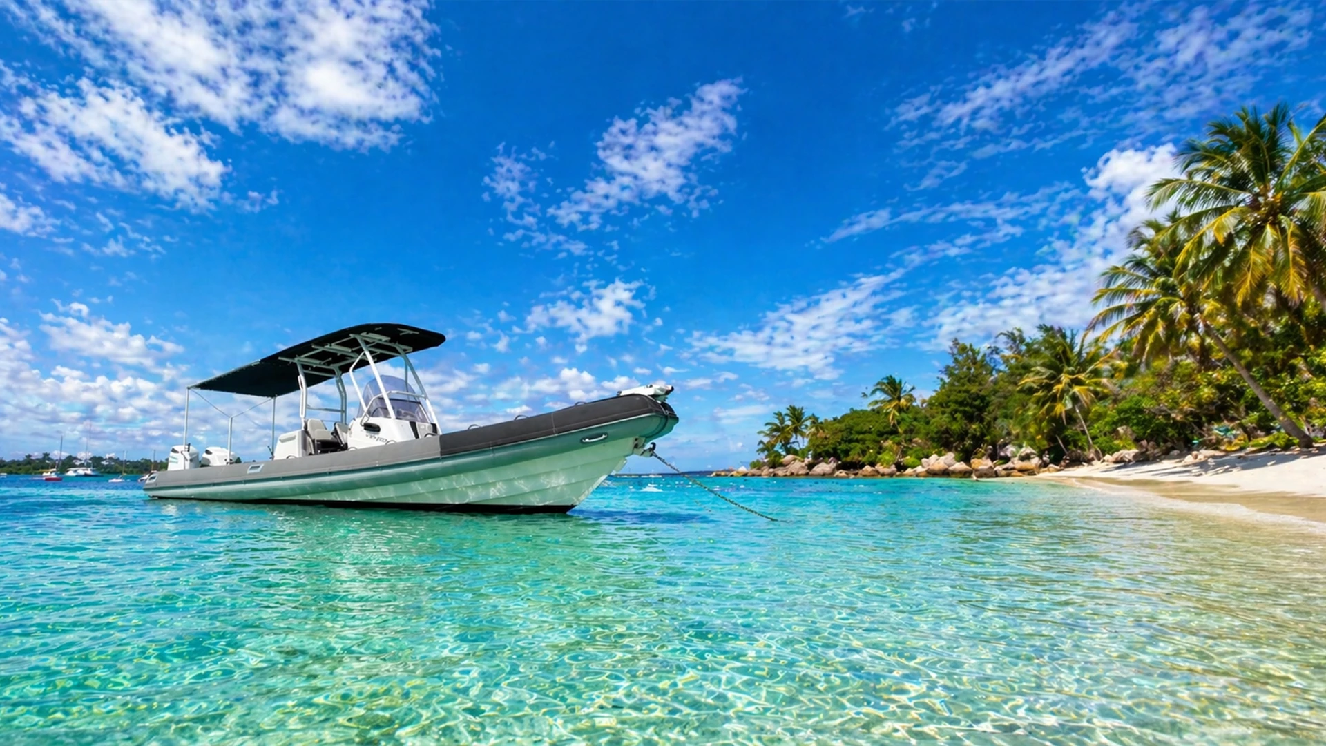 Excursion en bateau avec skipper ou location de bateau à Saint-François en Guadeloupe vers Petite-Terre et les îles
